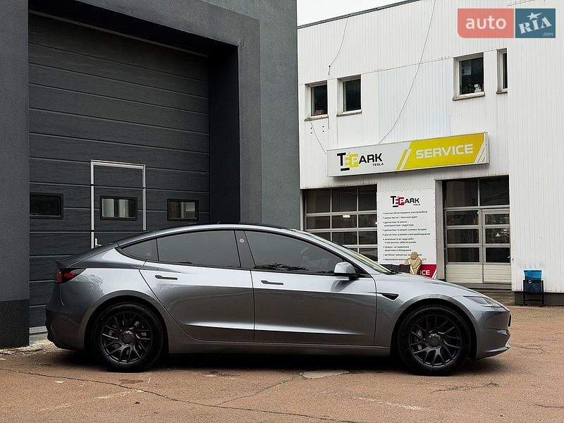 Седан Tesla Model 3 2024 в Києві