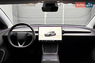 Седан Tesla Model 3 2024 в Києві
