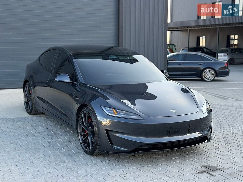 Седан Tesla Model 3 2024 в Дубно