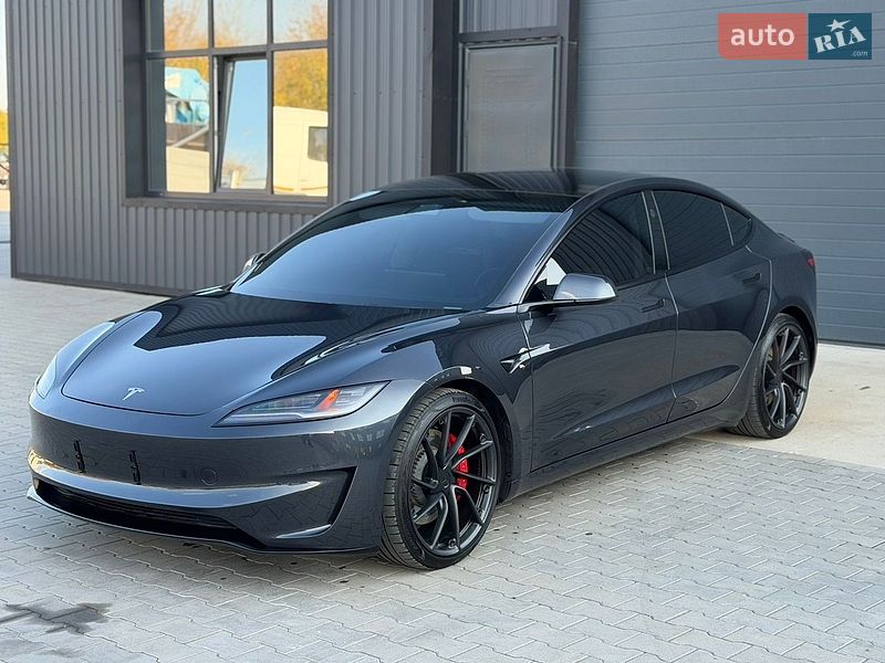 Седан Tesla Model 3 2024 в Дубно