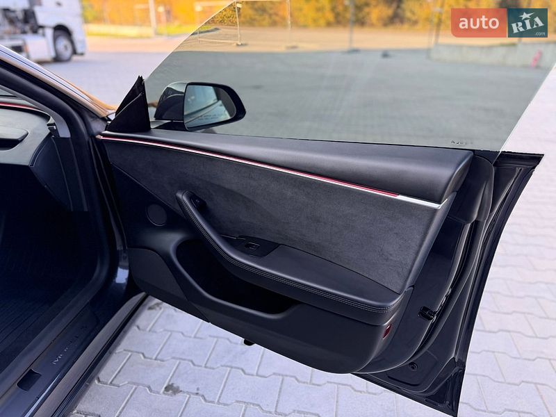 Седан Tesla Model 3 2024 в Дубно