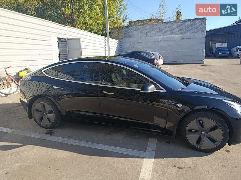 Седан Tesla Model 3 2019 в Ирпене