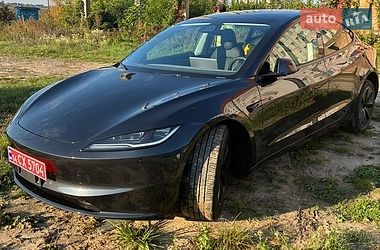 Седан Tesla Model 3 2024 в Ровно