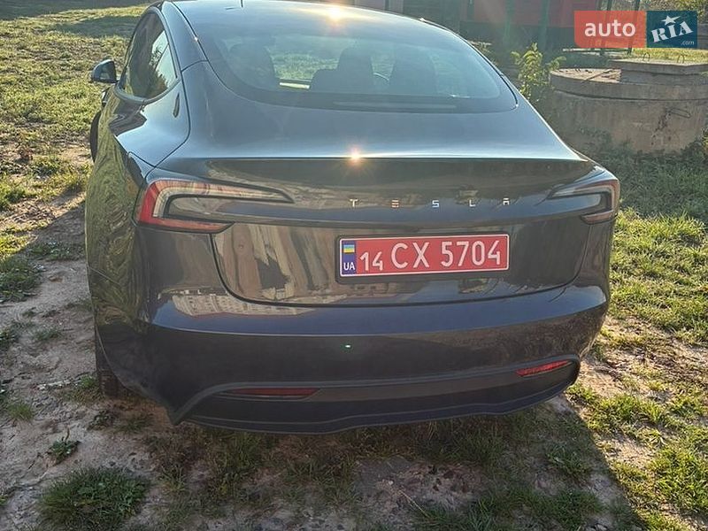 Седан Tesla Model 3 2024 в Рівному
