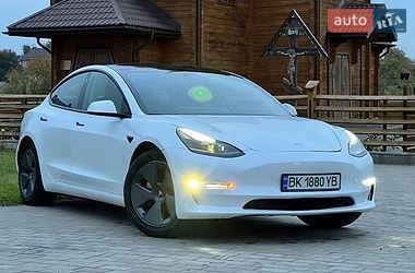 Седан Tesla Model 3 2021 в Луцке