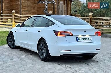 Седан Tesla Model 3 2021 в Луцке
