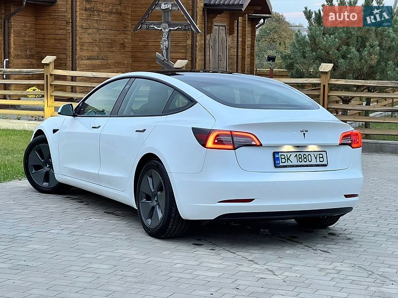 Седан Tesla Model 3 2021 в Луцке
