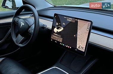 Седан Tesla Model 3 2021 в Луцке