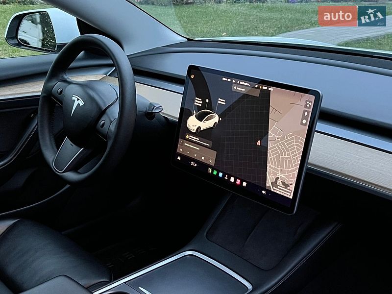 Седан Tesla Model 3 2021 в Луцке