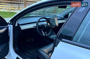 Седан Tesla Model 3 2021 в Луцке