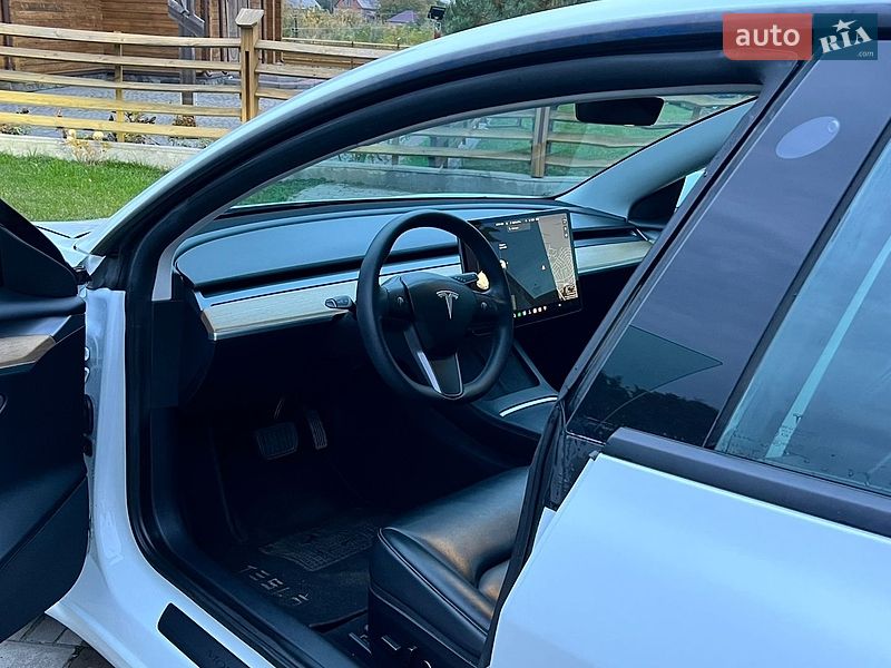 Седан Tesla Model 3 2021 в Луцке