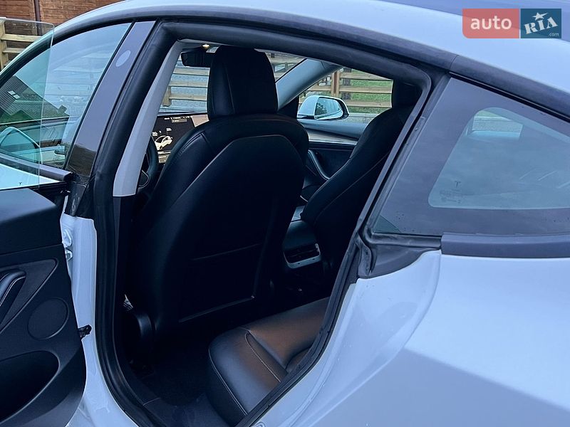 Седан Tesla Model 3 2021 в Луцке