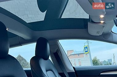 Седан Tesla Model 3 2021 в Луцке