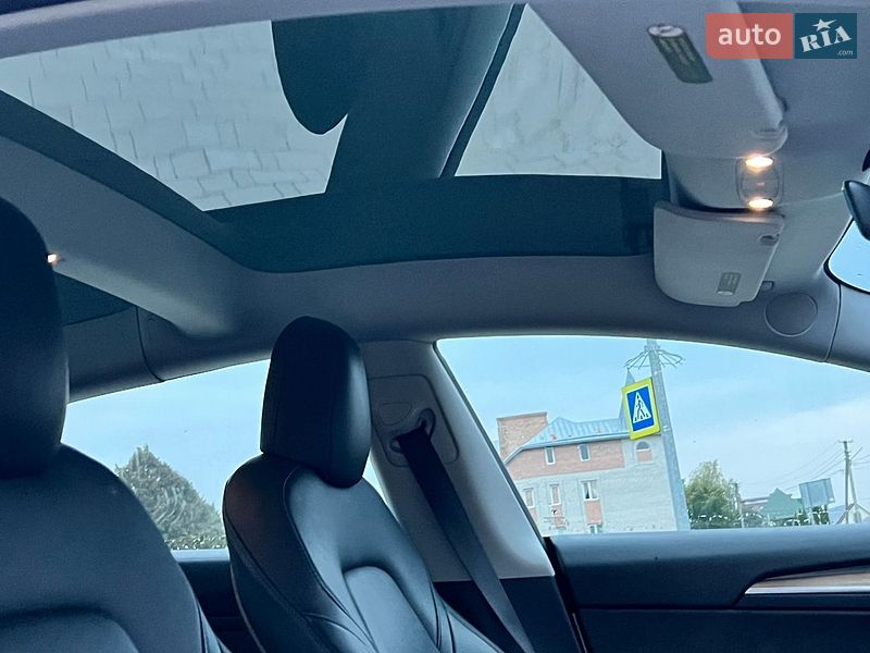 Седан Tesla Model 3 2021 в Луцке