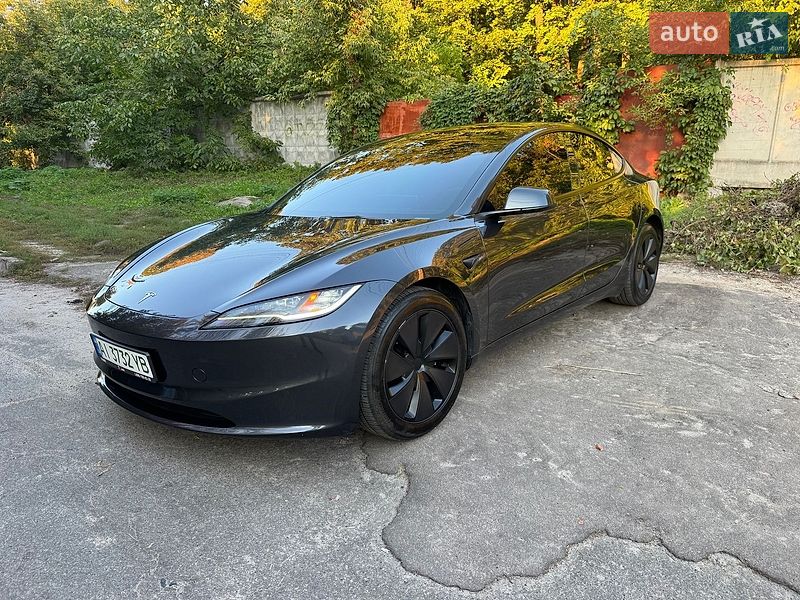 Tesla Model 3 2024
