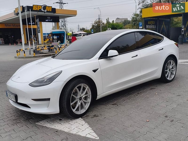 Седан Tesla Model 3 2021 в Днепре