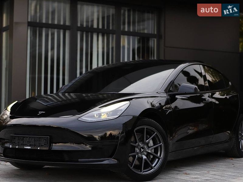 Седан Tesla Model 3 2023 в Дрогобыче