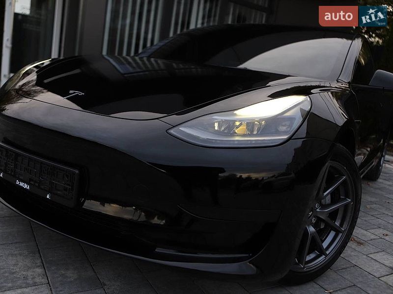 Седан Tesla Model 3 2023 в Дрогобыче