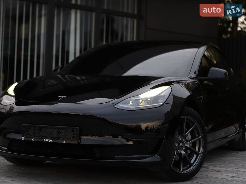 Седан Tesla Model 3 2023 в Дрогобыче