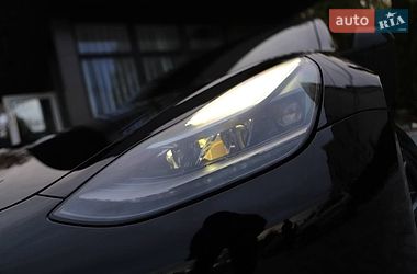 Седан Tesla Model 3 2023 в Дрогобыче