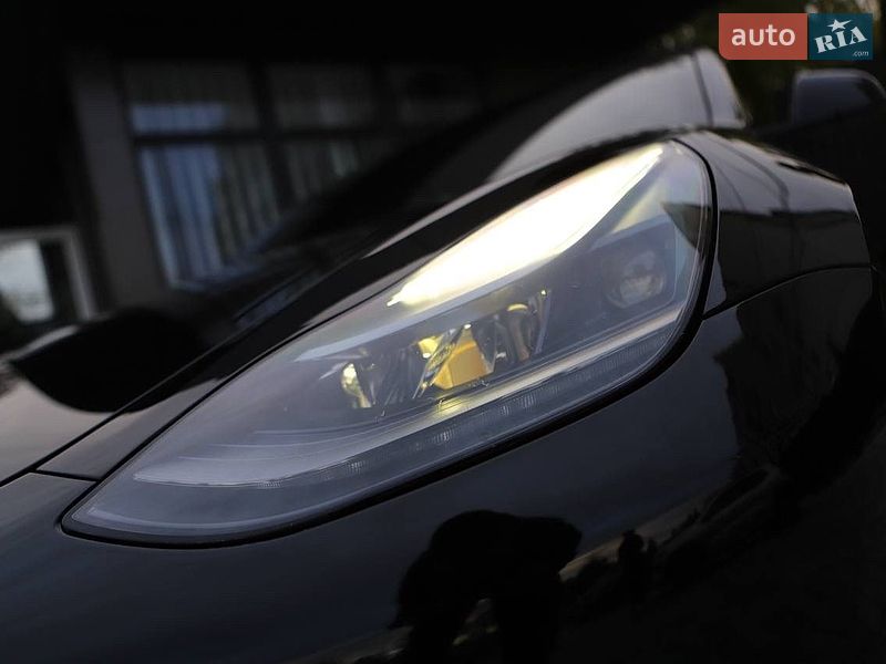 Седан Tesla Model 3 2023 в Дрогобыче