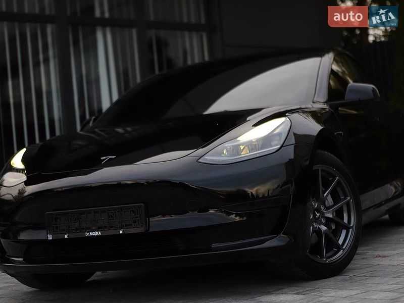Седан Tesla Model 3 2023 в Дрогобыче