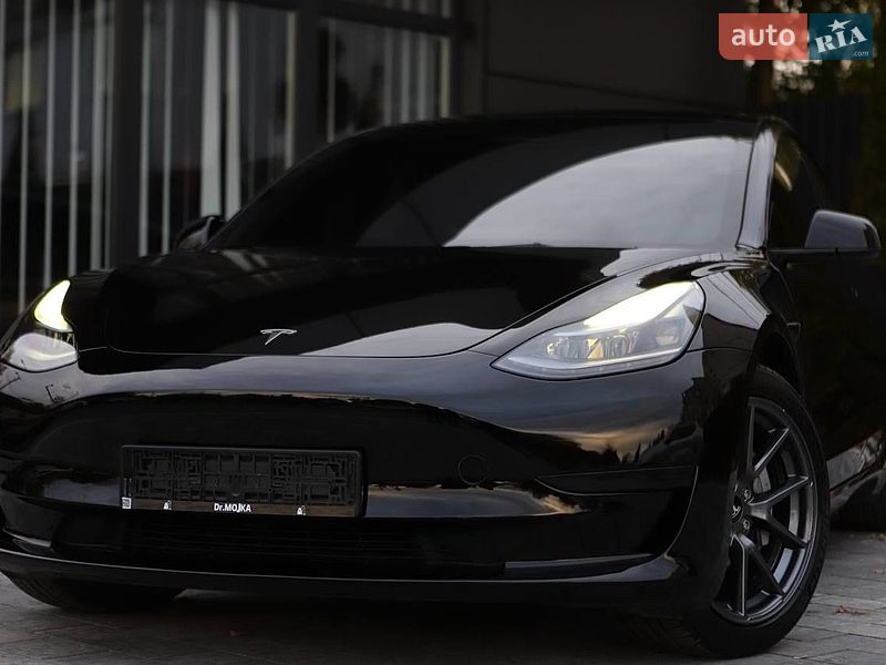 Седан Tesla Model 3 2023 в Дрогобыче