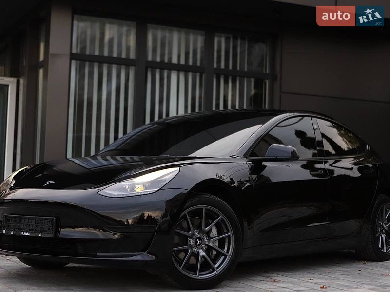 Седан Tesla Model 3 2023 в Дрогобыче