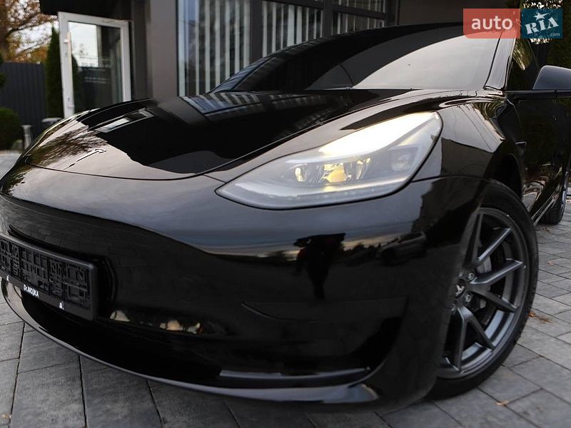 Седан Tesla Model 3 2023 в Дрогобыче