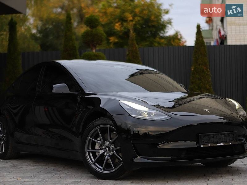 Седан Tesla Model 3 2023 в Дрогобыче