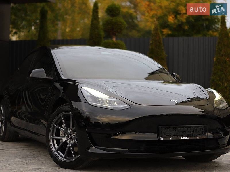 Седан Tesla Model 3 2023 в Дрогобыче