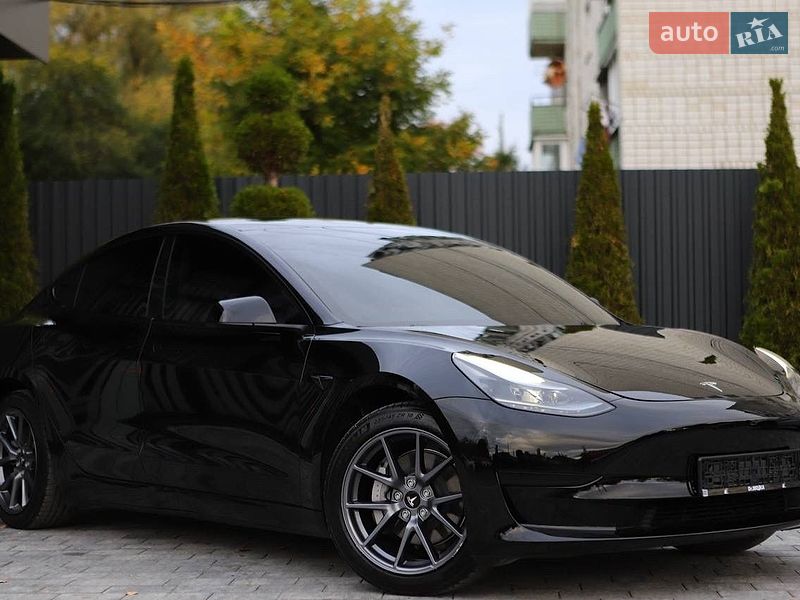 Седан Tesla Model 3 2023 в Дрогобыче