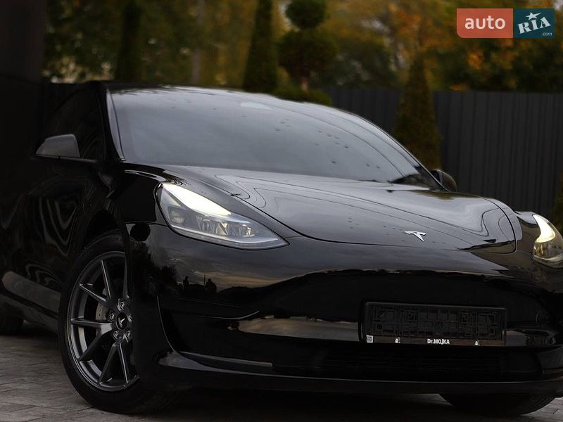 Седан Tesla Model 3 2023 в Дрогобыче