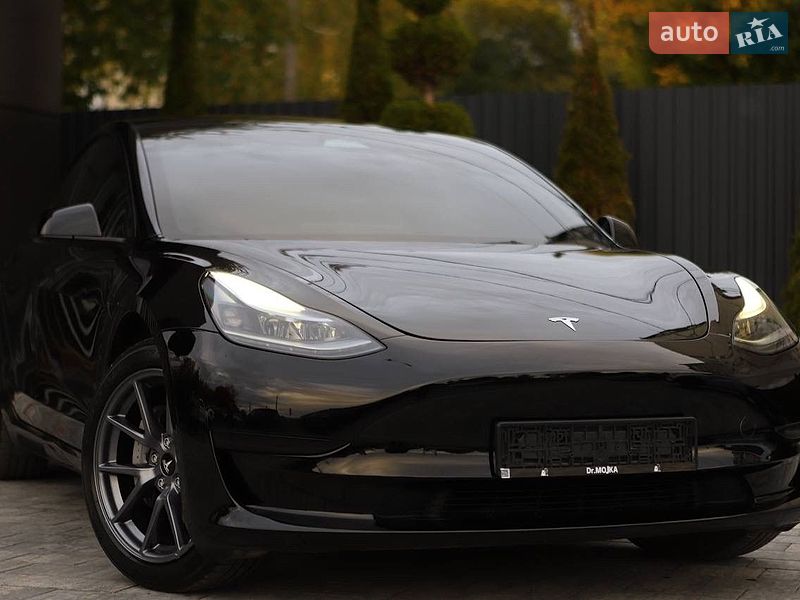 Седан Tesla Model 3 2023 в Дрогобыче