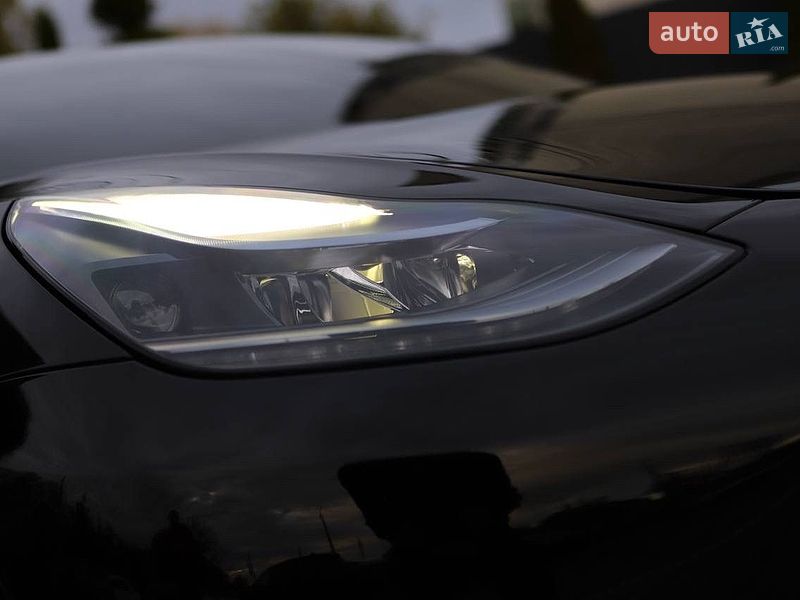Седан Tesla Model 3 2023 в Дрогобыче