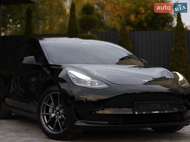 Седан Tesla Model 3 2023 в Дрогобыче
