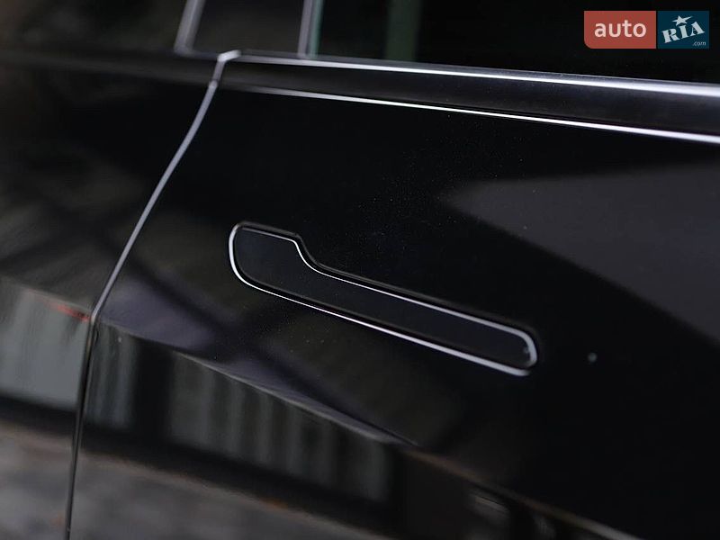 Седан Tesla Model 3 2023 в Дрогобыче
