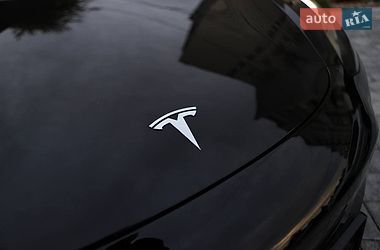 Седан Tesla Model 3 2023 в Дрогобыче
