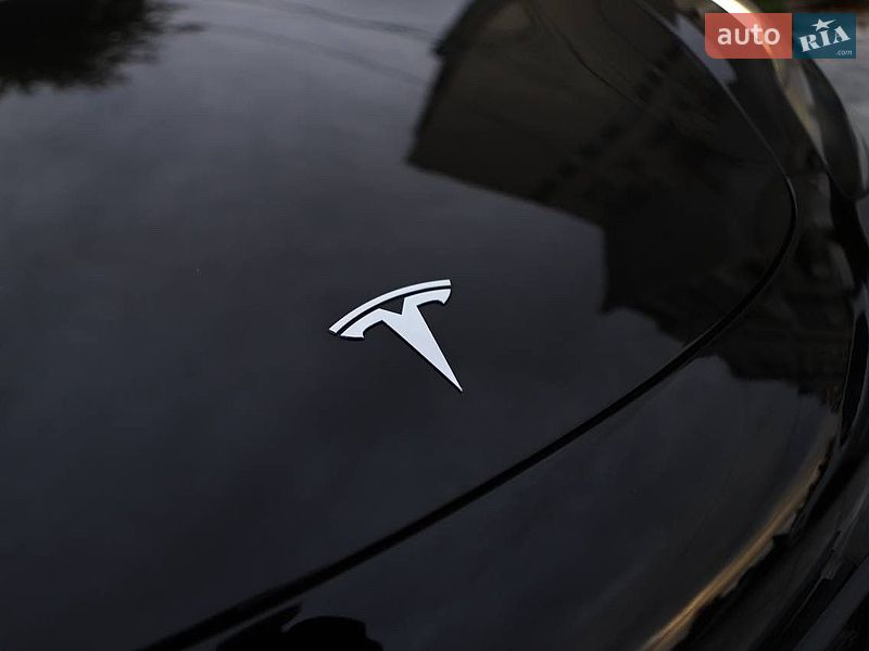Седан Tesla Model 3 2023 в Дрогобыче