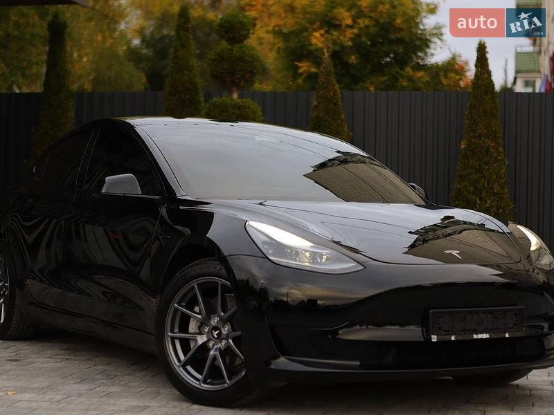 Седан Tesla Model 3 2023 в Дрогобыче
