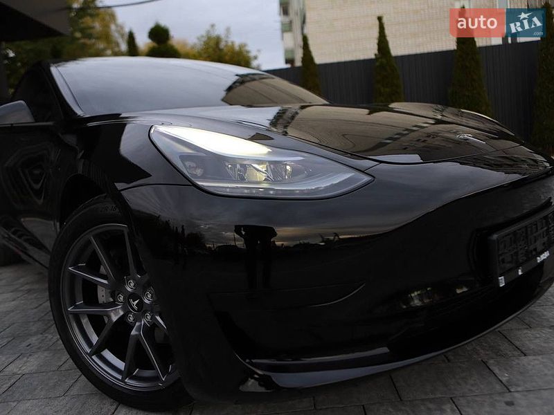 Седан Tesla Model 3 2023 в Дрогобыче