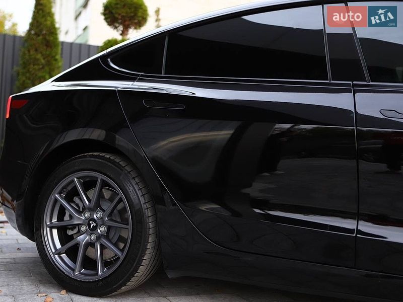 Седан Tesla Model 3 2023 в Дрогобыче