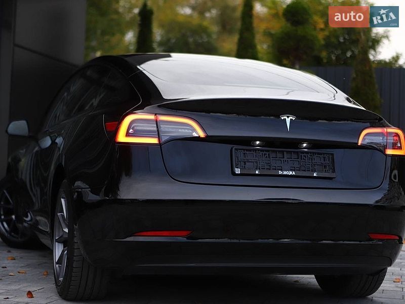 Седан Tesla Model 3 2023 в Дрогобыче