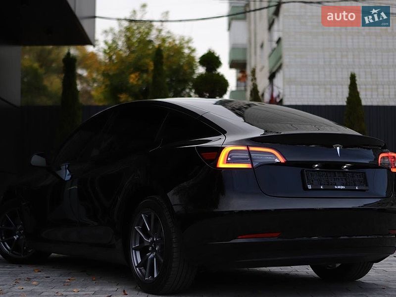 Седан Tesla Model 3 2023 в Дрогобыче