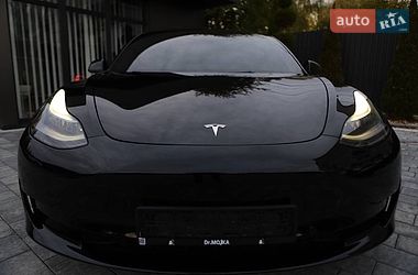 Седан Tesla Model 3 2023 в Дрогобыче