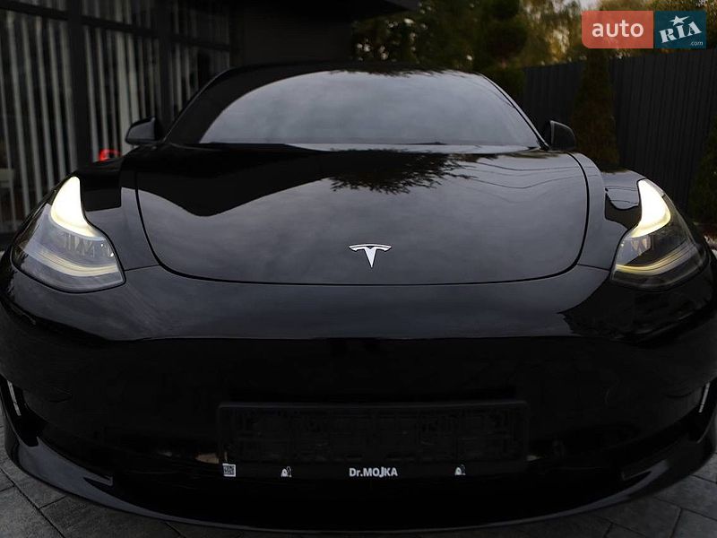 Седан Tesla Model 3 2023 в Дрогобыче