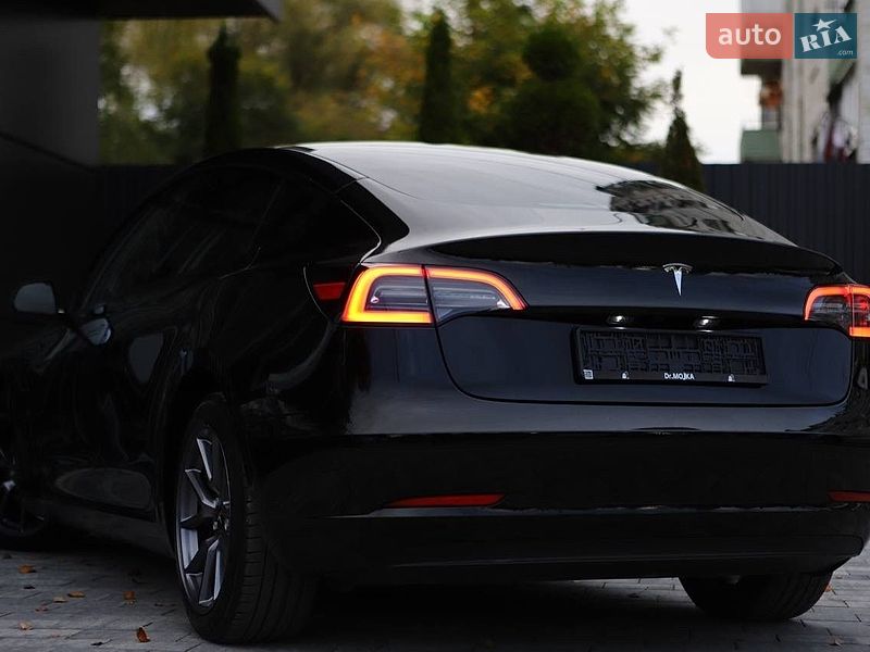 Седан Tesla Model 3 2023 в Дрогобыче