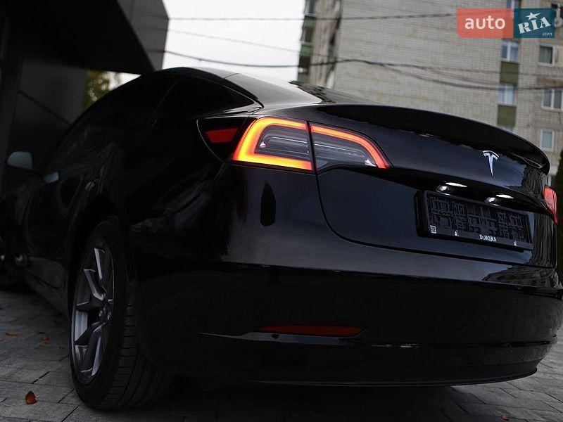 Седан Tesla Model 3 2023 в Дрогобыче