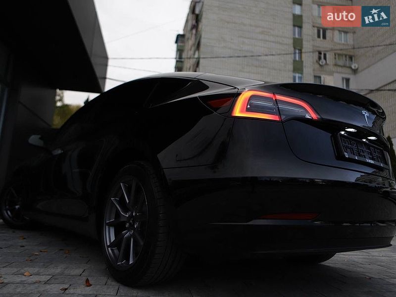 Седан Tesla Model 3 2023 в Дрогобыче