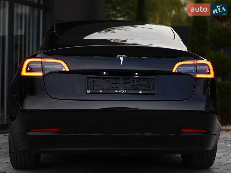 Седан Tesla Model 3 2023 в Дрогобыче
